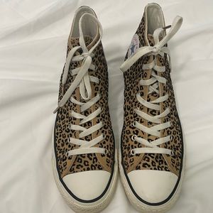 Converse All Star high top shoes, only worn a few times. Great condition!